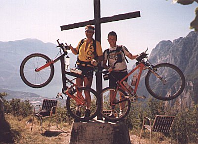 Gerhard und Andreas vor dem Gardasee